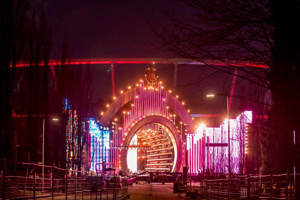 Tak wygląda sylwestrowa scena przed Stadionem Śląskim 