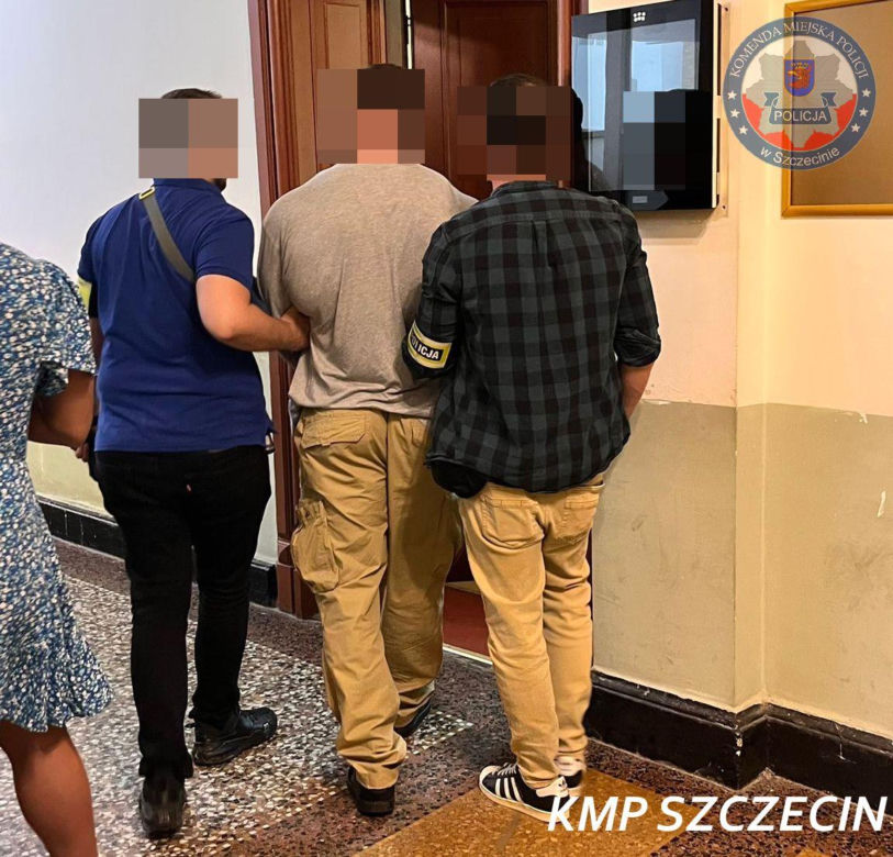 Przyjechali z Niemiec z fałszywymi dolarami. Chcieli je sprzedać w kantorze