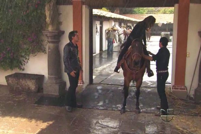 Nieposkromiona miłość odc. 27. Camila ( Silvia Navarro),  Daniel (Cristian de la Fuente)