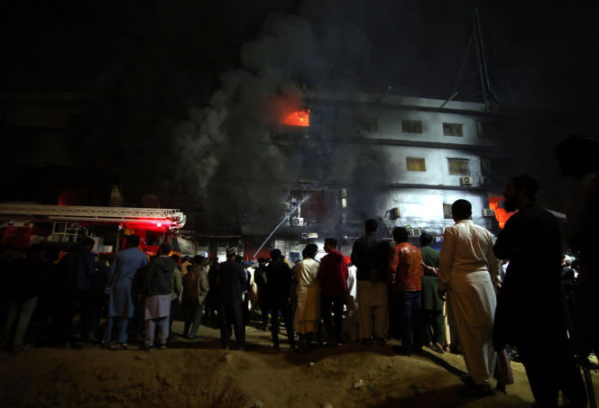 Pakistan/ Co najmniej 11 ofiar śmiertelnych pożaru w centrum handlowym w Karaczi