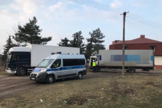 Na autostradzie A1 TIR holował... TIR-a. Zrobił się ogromny korek, a POLICJANCI BYLI W SZOKU po tym, co odkryli