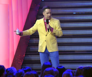 Tak na początku kariery wyglądał Piotr Kędzierski. Dziś trudno go rozpoznać na starych zdjęciach