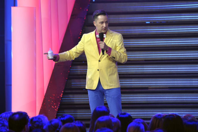 Tak na początku kariery wyglądał Piotr Kędzierski. Dziś trudno go rozpoznać na starych zdjęciach