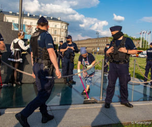 Skandal przy pomniku smoleńskim