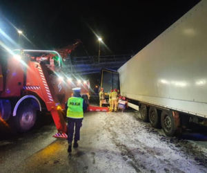 Zderzenie dwóch ciężarówek na DK 92 w kierunku Wrześni! Jedna osoba ranna [ZDJĘCIA]