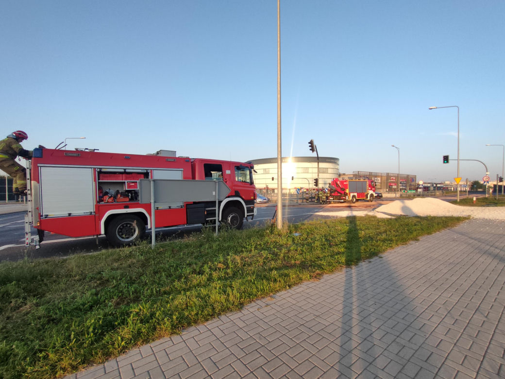 Przewrócona ciężarówka w Kielcach
