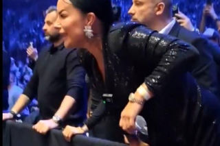 Kamila Wybrańczyk podczas walki Artura Szpilki na KSW