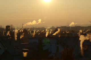 Miastowym SMOG SZKDOZI na zdrowie bardziej niż żyjącym na wsi