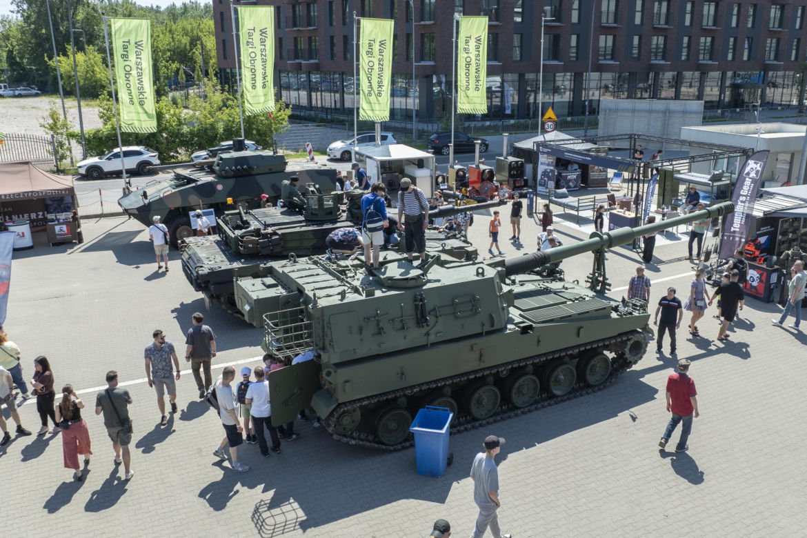 Warszawskie Targi Obronne. Ponad 100 wystawców, broń, sprzęt wojskowy i wyposażenie służb mundurowych w jednym miejscu!