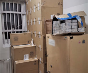 Pijany kierowca wiózł prawie pół miliona nielegalnych papierosów