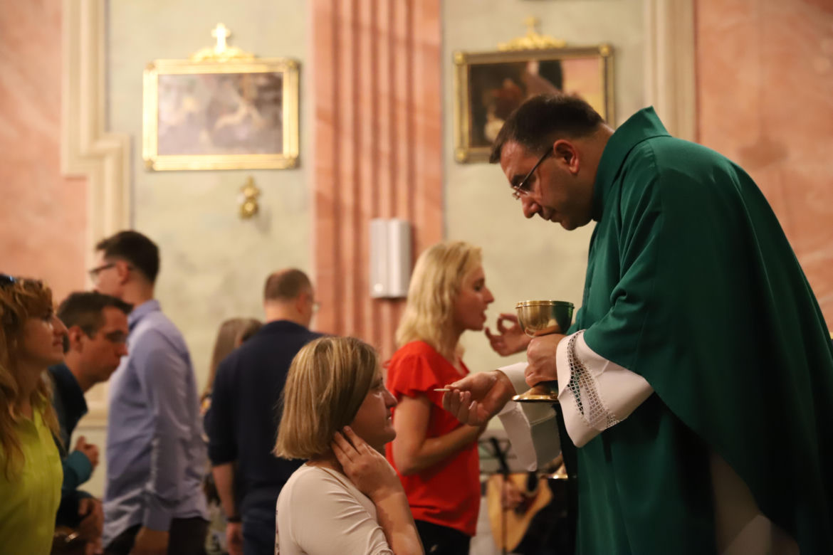 Msza święta dla singli w Krakowie. Najpierw modlitwa, a później potańcówka
