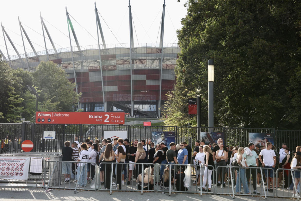 50 Cent w Warszawie. Tłumy przed Stadionem Narodowym 