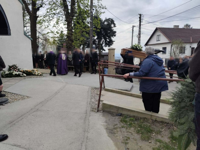Druh Bogdan uderzył w słup jadąc do pożaru traw. Słowa księdza podczas pogrzebu wyciskają łzy