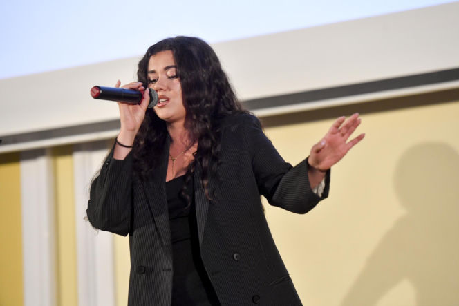 Karolina Szczurowska walczy o udział w Eurowizji 2026. Kim jest młoda wokalistka?