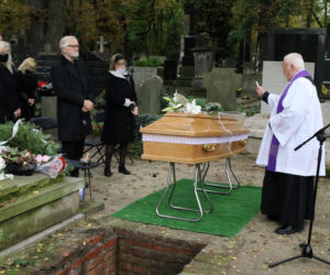 Pogrzeb matki Andrzeja Seweryna