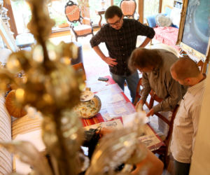 Wiemy, u kogo teraz mieszka Jarosław Kaczyński! W takich warunkach spędza czas. Mamy ZDJĘCIA!