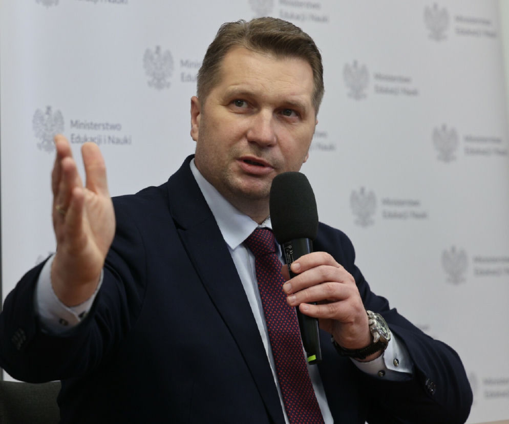 Minister Czarnek zaśpiewał na Twitterze