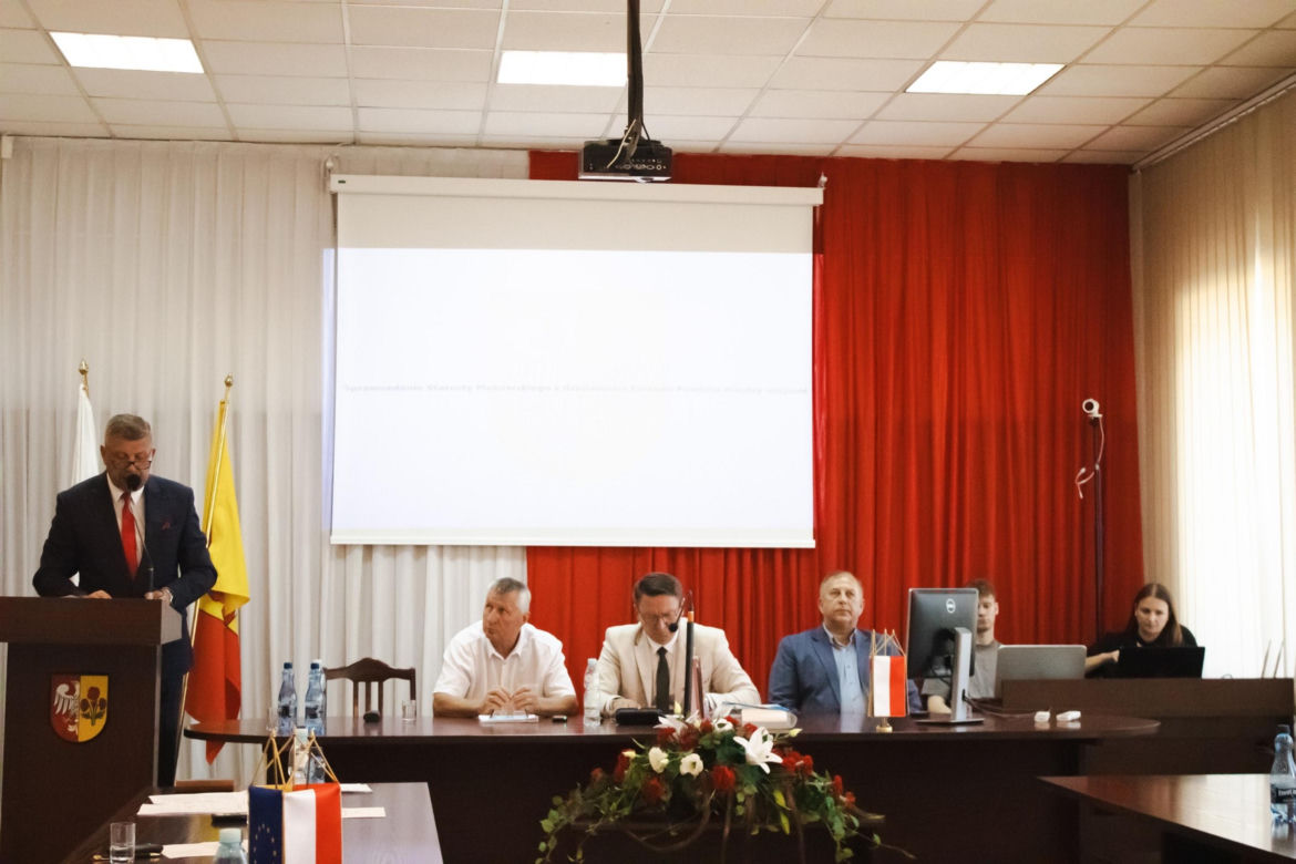 Powiat makowski ma... nowego króla. Radni intronizowali Jezusa. "Zawierzamy mu nasze codzienne sprawy"