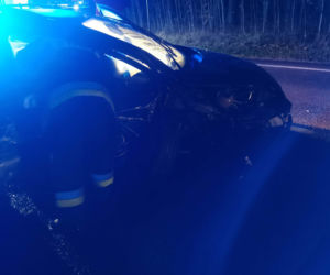 Pilne! Na drodze Starachowice-Lubienia zderzyły się dwa samochody osobowe. Są poszkodowani w tym nastolatka