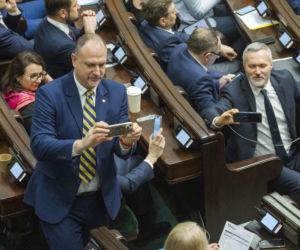 Kontrowersyjni posłowie
