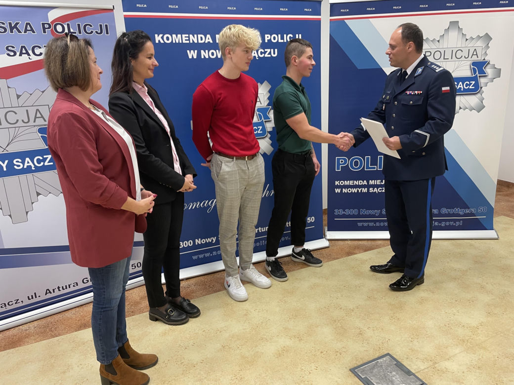 Komendant Policji w Nowym Saczu podziękował uczniom ZS nr 1 