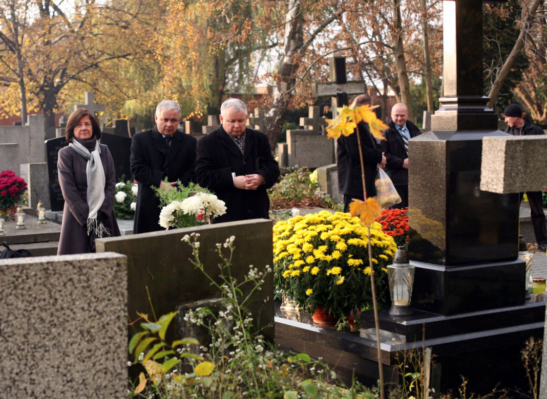 Ojciec Kaczyńskich zmarł 15 lat temu. Co  mówił o synach? 