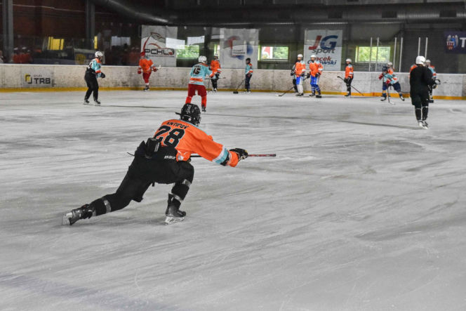 Latem trenują na łyżwach pod okiem trenerów z NHL