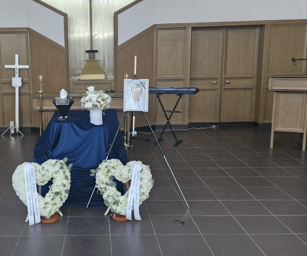 Szymuś wypadł z balkonu na piątym piętrze. Przejmujące słowa na pogrzebie. Trudno powstrzymać łzy