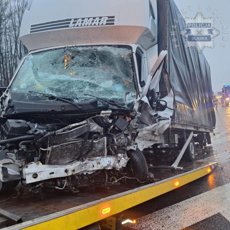 Horror w Rudzie Śląskiej! Mężczyzna wjechał na A4 pod prąd i huknął w ciężarówkę. Zginął na miejscu