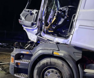 Dramat na DK78! Dwie ciężarówki zmiażdżyły osobówkę. Są ofiary śmiertelne. Kawałek dalej samochodowy karambol