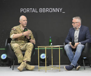 Warszawskie Targi Obronne. Scena Biała. Fire chat: Gen. Chmielewski o pasji do cyberbezpieczeństwa i i ekstremalnego biegania
