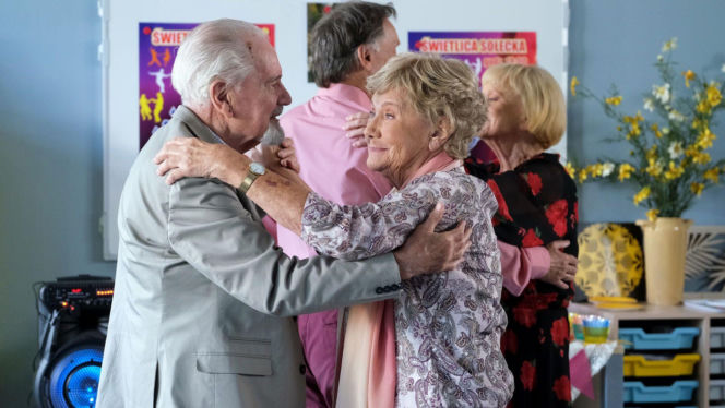 M jak miłość odc. 1902. Barbara (Teresa Lipowska), Karol Kosowski (Stanisław Brejdygant) - ojciec Judyty