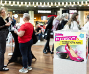 Zgarnęła nowiutkie auto na weekend! Tak Lubin świętował Dzień Kobiet. A wystawa Kolorowe Samochody trwa dalej!  