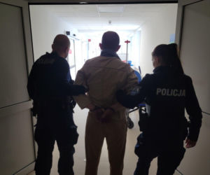 Dramatyczny pościg w Chojnowie. Uciekał przed policją, raniąc dwóch funkcjonariuszy