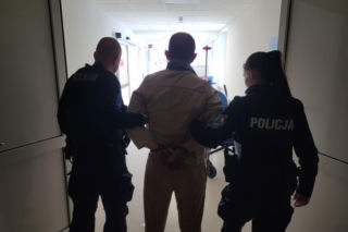 Dramatyczny pościg w Chojnowie. Uciekał przed policją, raniąc dwóch funkcjonariuszy