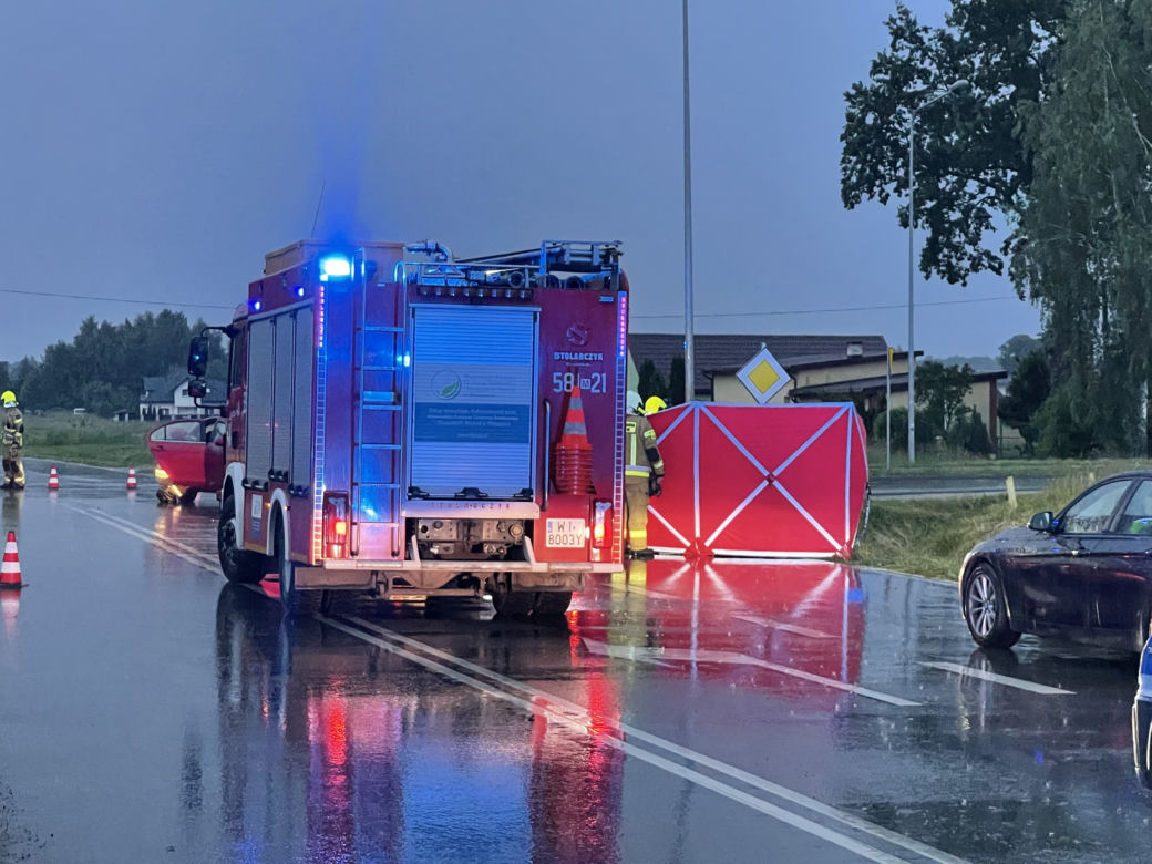 Dramatyczny wypadek w Starej Wsi. Motorowerzysta wymusił pierwszeństwo. Zmarł w szpitalu