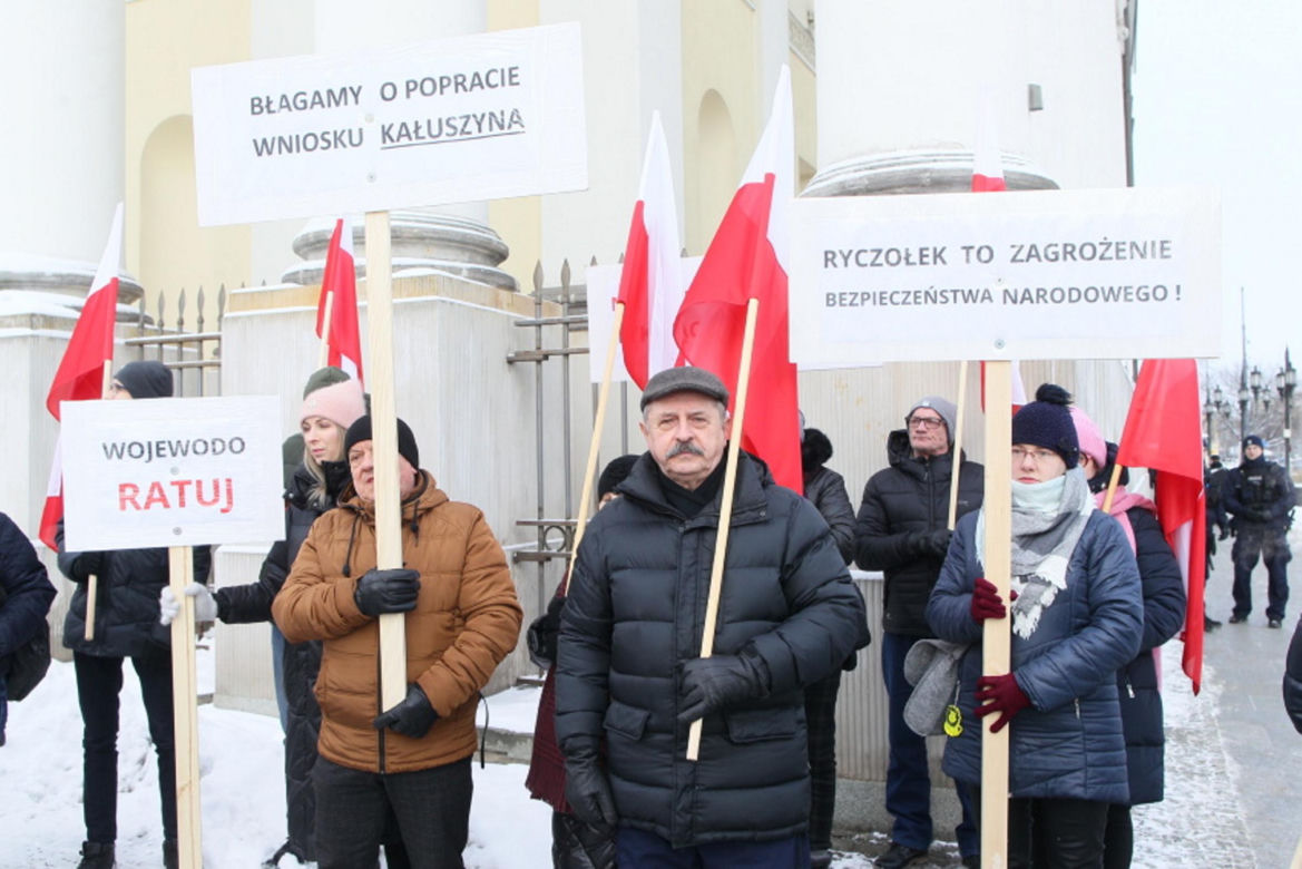 6500 ton toksycznych odpadów pod Warszawą. Mieszkańcy alarmują. „Żyjemy na tykającej bombie”