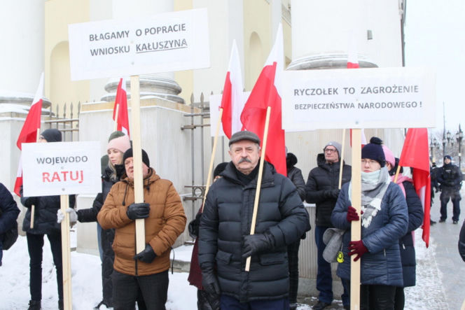 6500 ton toksycznych odpadów pod Warszawą. Mieszkańcy alarmują. „Żyjemy na tykającej bombie”