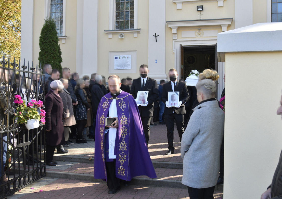Ciała Magdy i Gabrysi złożone w grobie