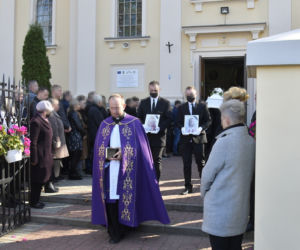 Ciała Magdy i Gabrysi złożone w grobie