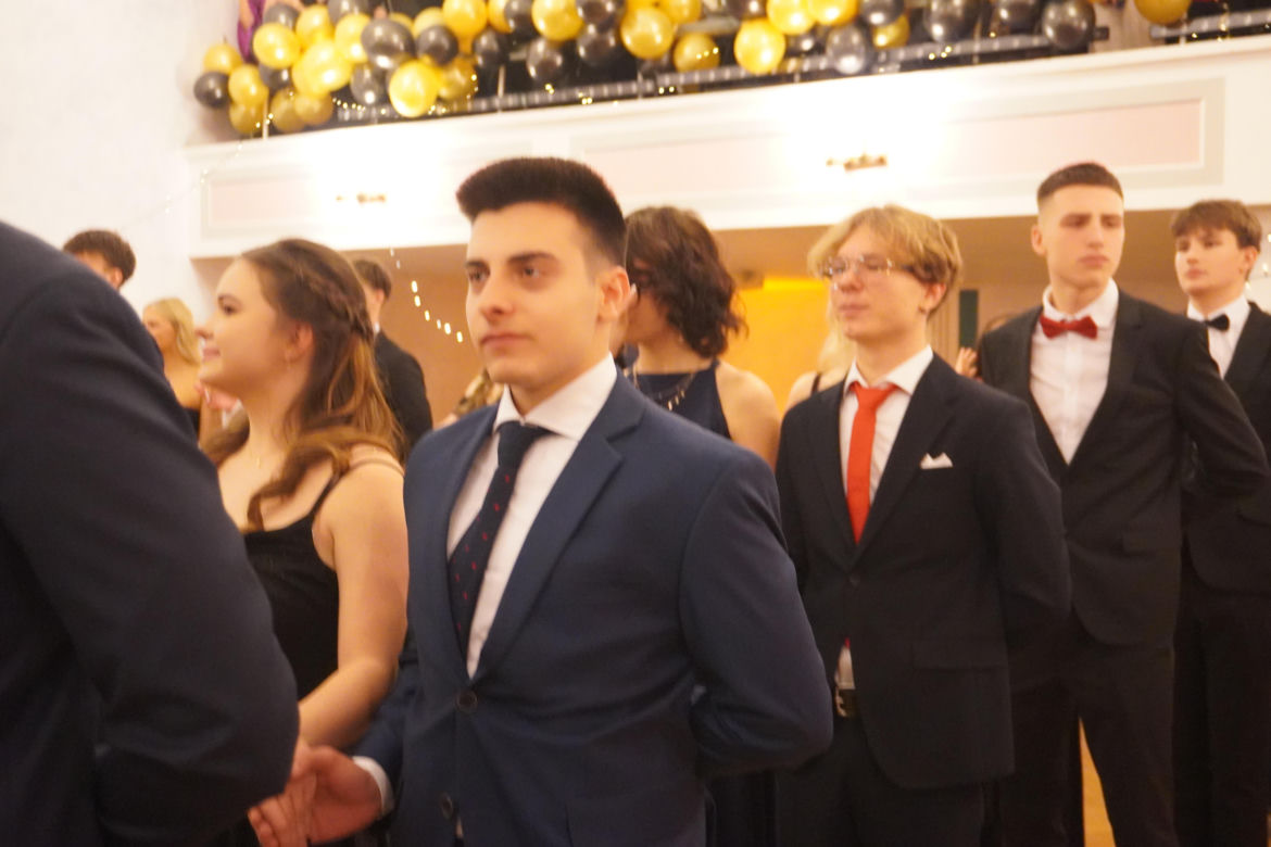 Polonez na Studniówce 2025 w II LO w Poznaniu