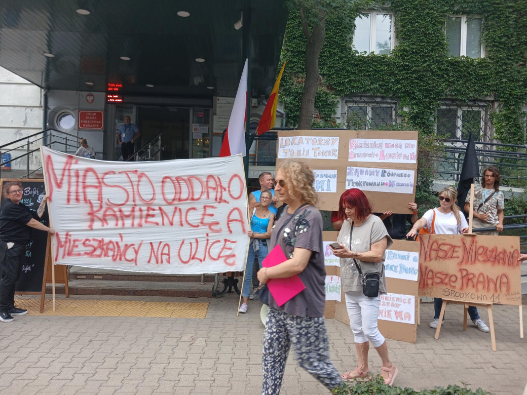 Protest mieszkańców kamienicy przy ul. Środkowej 11