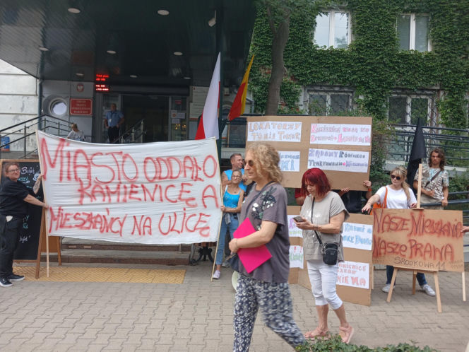Protest mieszkańców kamienicy przy ul. Środkowej 11