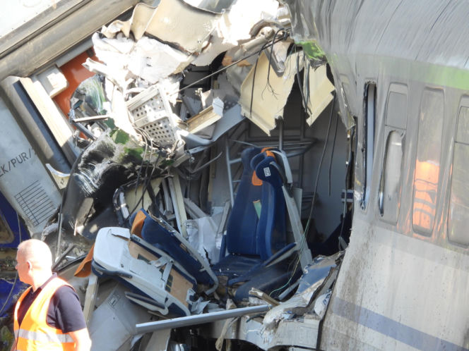Wstrząsające zdjęcia z katastrofy kolejowej na Mazowszu
