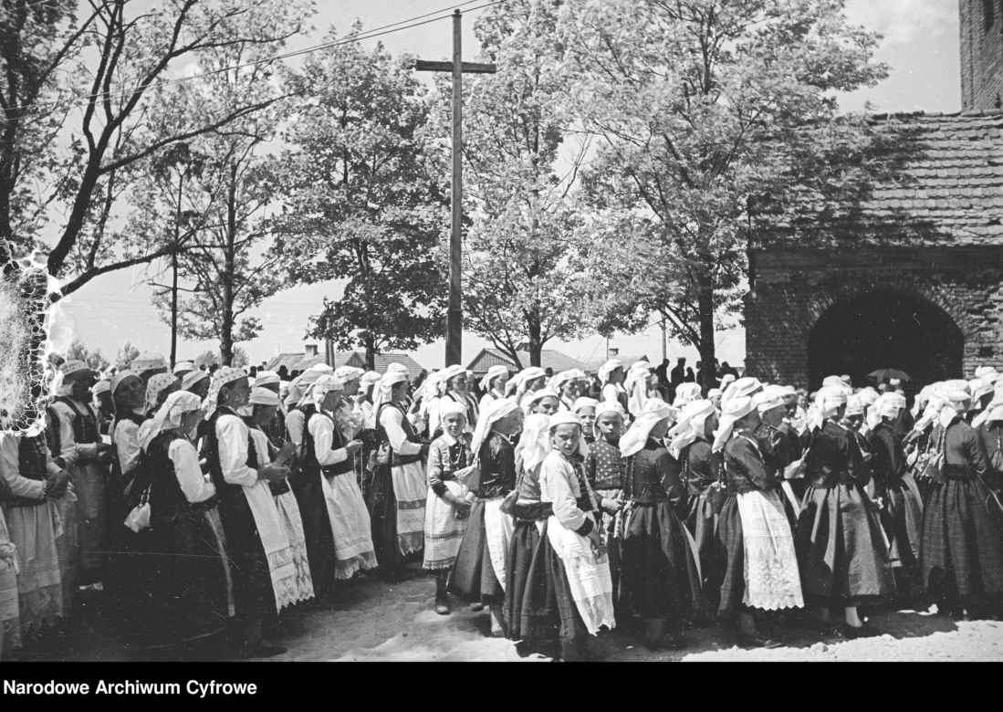 Odświętne stroje i procesja ulicami. Tak obchodzono kiedyś Boże Ciało 