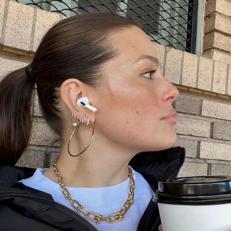 Ashley Graham trzy miesiące po ciąży. Odważne zdjęcia modelki plus size