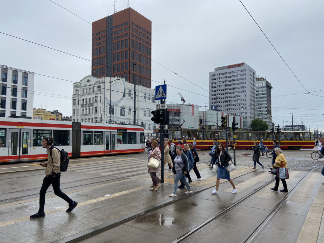 Blokada przystanku Piotrkowska Centrum przez strajkujących pracowników łódzkiego MOPS-u