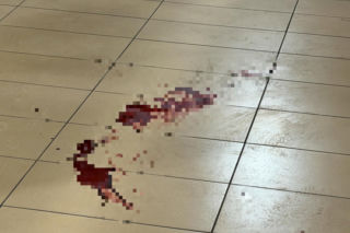 Bójka na Targówku zakończona tragedią. Jeden z mężczyzn spadł z pierwszego piętra. Nie żyje