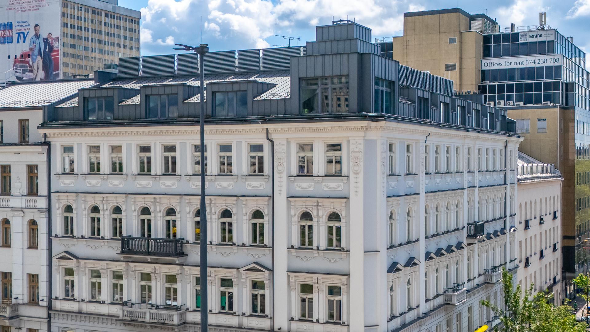 Południowa pierzeja Alej Jerozolimskich w centrum Warszawy