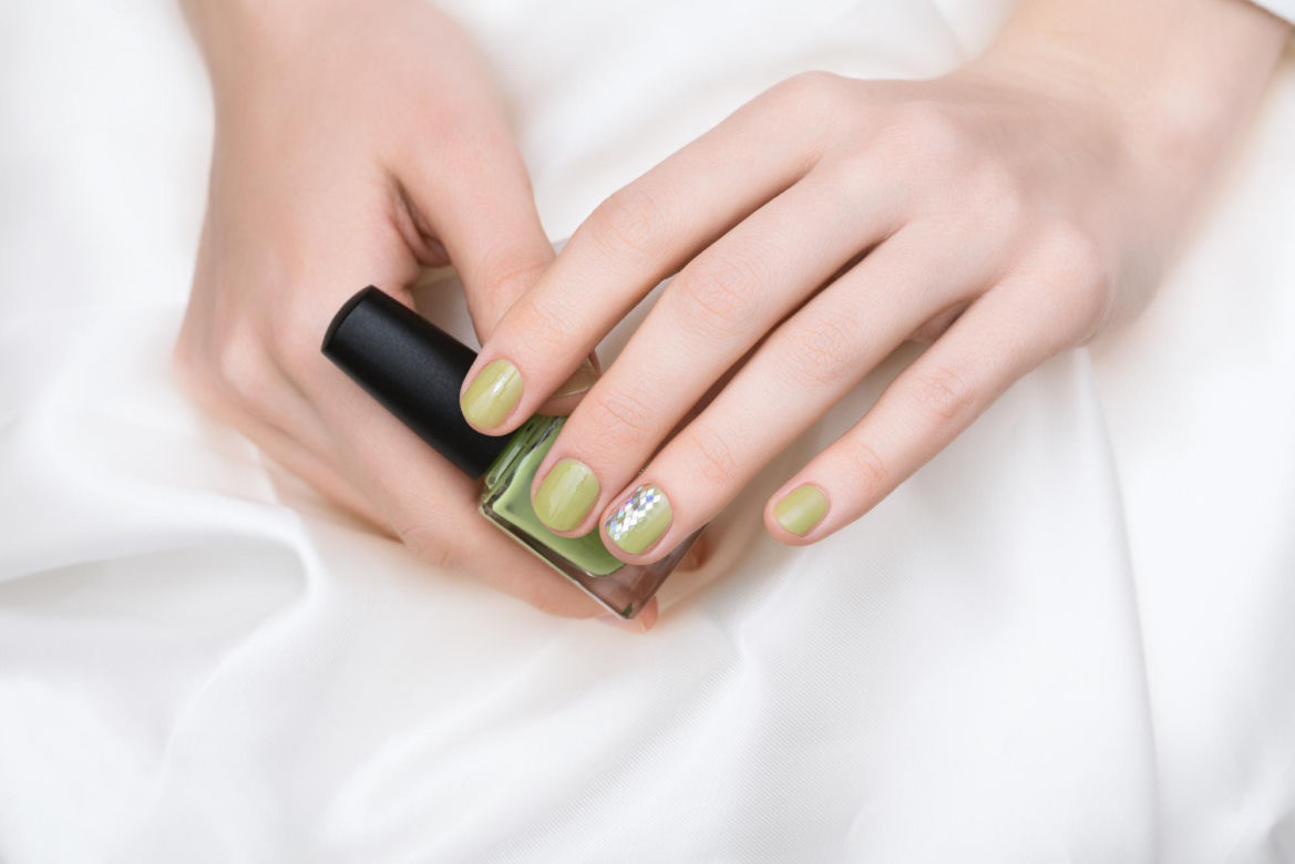 Jesień na paznokciach mieni się kolorami. Oto najmodniejszy manicure nadchodzącego sezonu!
